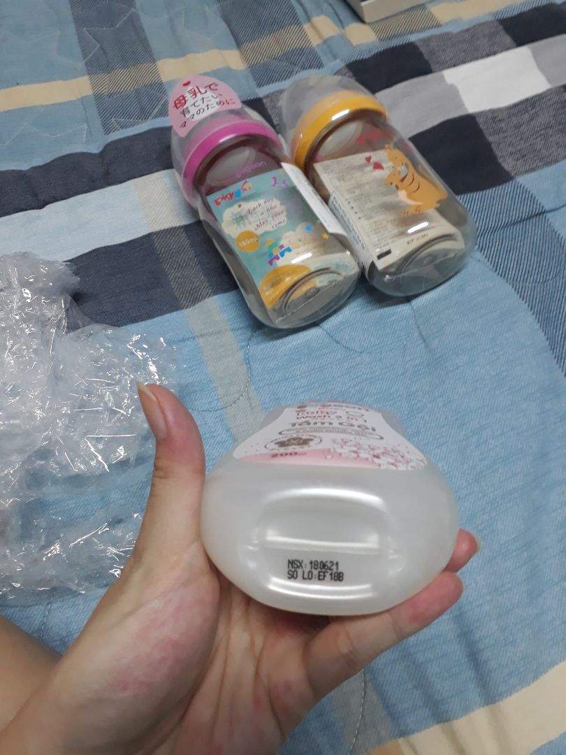 giao đúng và đủ hàng, sp chính hãng, giao hàng siêu nhanh, date còn xa lắm