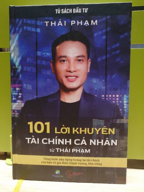 Nếu mỗi ngày đọc 1 lời khuyên thì 3 tháng 10 ngày mớ hết cuốn sách 101 lời khuyên tài chính cá nhân từ Thái Phạm 

Mình thích câu nói về việc lên kế hoạch để tăng năng suất lao động của bản thân và là cơ hội để vượt mặt đối thủ. 

Song song đó, hơn 30 lời khuyên cho quý nhà đầu tư F0 vô cùng thực chiến và áp dụng được cho NĐT tại Việt Nam 

Sách mới, giấy thơm, shipper giao hàng nhanh. Ủng hộ shop dài dài.