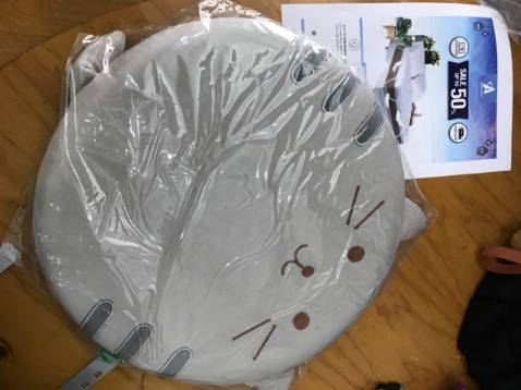 Mình mua tặng bạn, bạn mình rất thích, khen đệm êm, chất vải mịn, màu và kiểu y như shop đăng, rất uy tín, mn nên mua nha