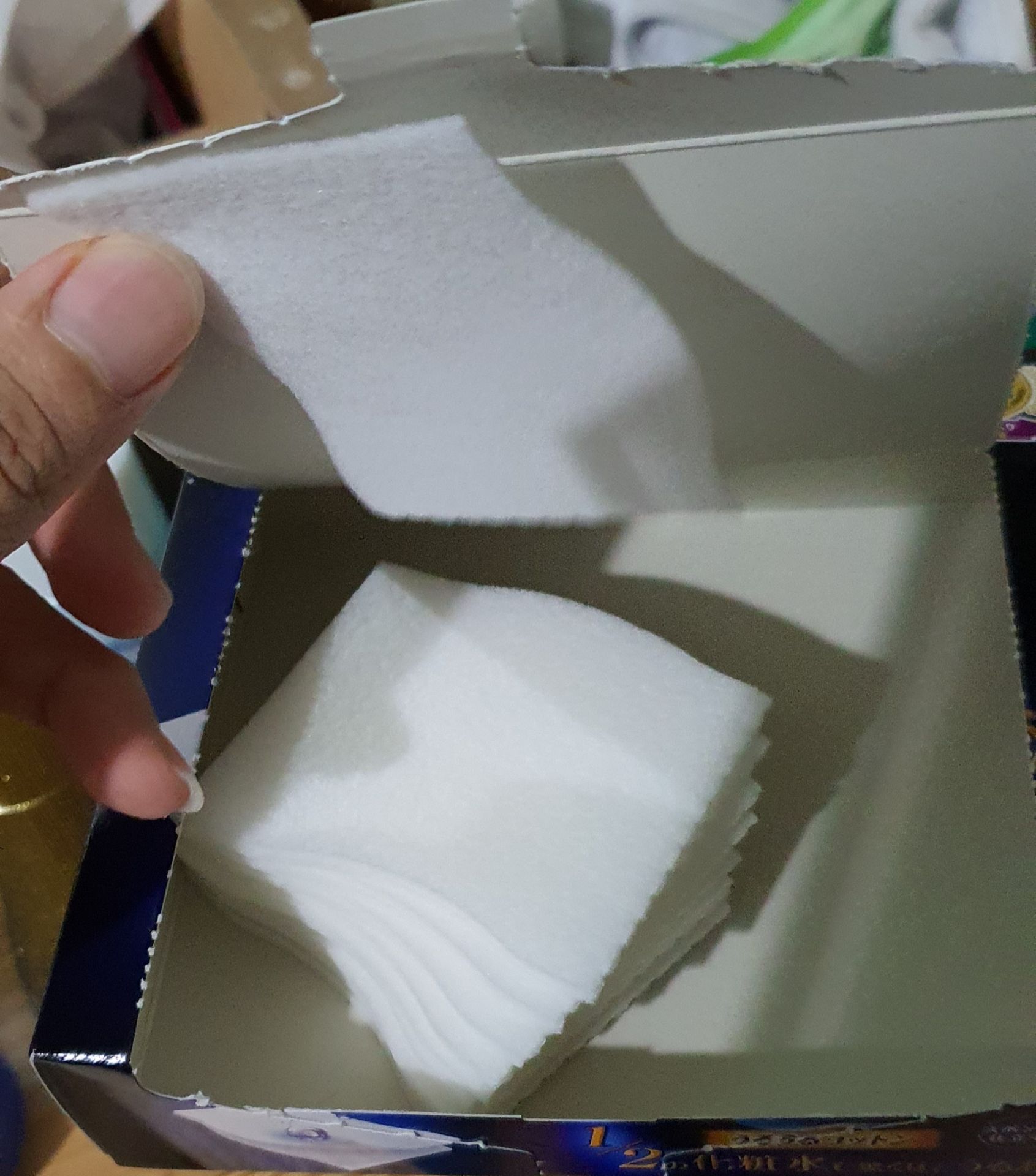 loại này dùng để lau toner ok. mỏng nhẹ ko hao nước hoa hồng. đợt mua sale cũng rẻ nên mua nhiều để xài
