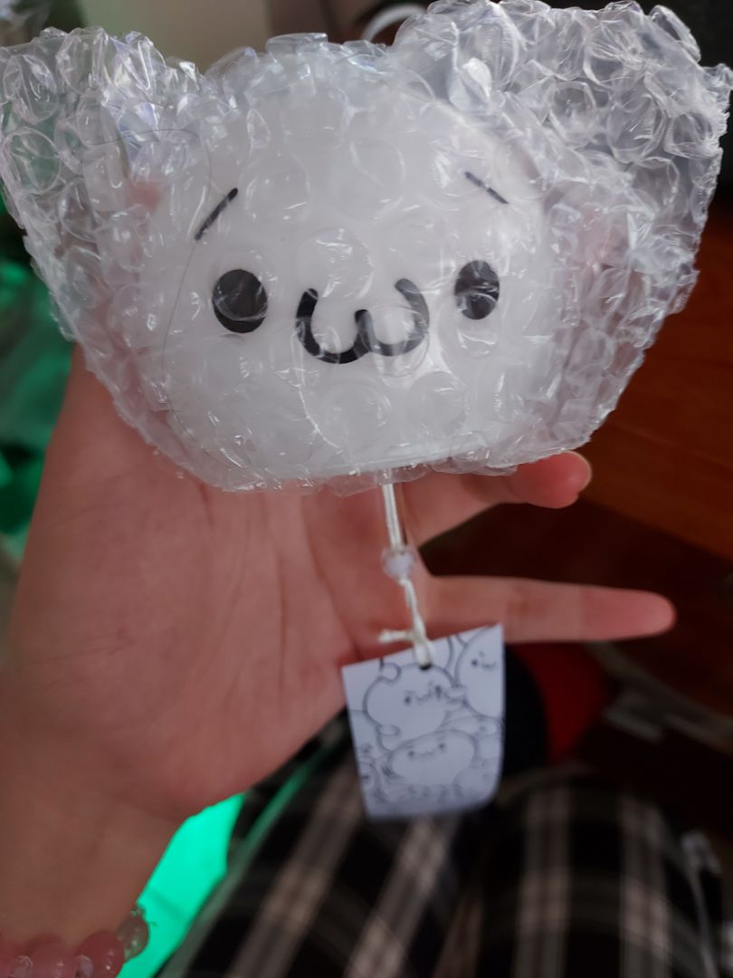 gửi sai hàng, đặt chuông tím thì gửi chuông doraemon, đặt chuông thuyền thì gửi chuông trắng, vậy thì k biết để note chuông tím, chuông thuyền ngoài gói bọc làm cái gì luôn