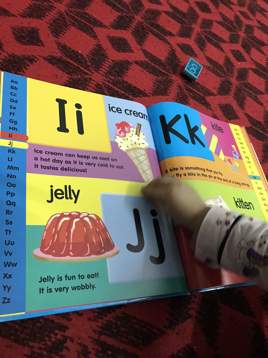 Sách ổn, bé nhà mình thích nhưng ít từ quá.