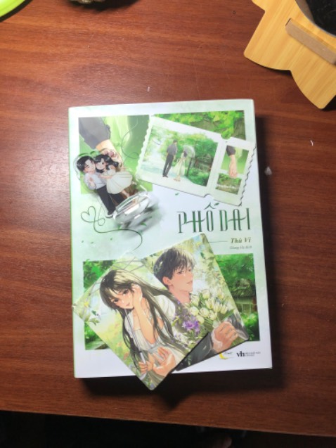 Gói kĩ nhưng mà vẫn bị móp vài chỗ huhu, truyện thì quá ok, biawf đẹp xinh