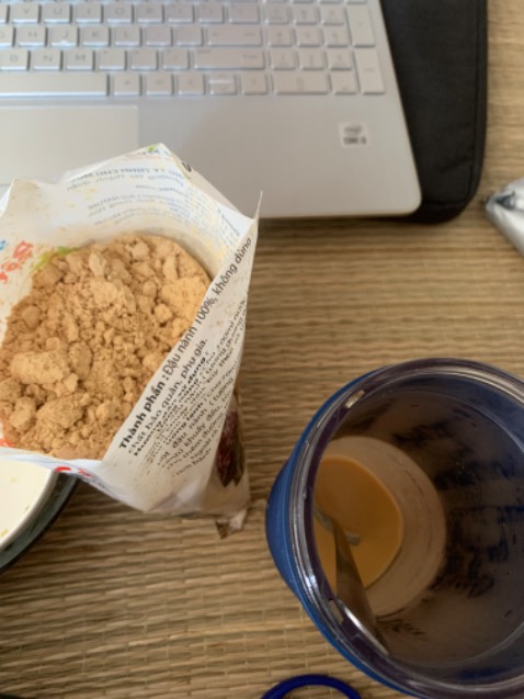 Sản phẩm thơm ok, bổ dưỡng, không bị khét. Lúc đầu khi mua về thì trúng bịch hôi dầu, pha ra uống vị rất dở nên mình đã cho 1* sau đó thì shop đã liên hệ mình và đã gửi lại hàng đền bù cho mình ngay và còn tặng thêm bịch trà sữa nữa. Mình rất thích cách làm việc của shop, thái độ nhân viên với khách hàng rất tốt. Best wishes🧡