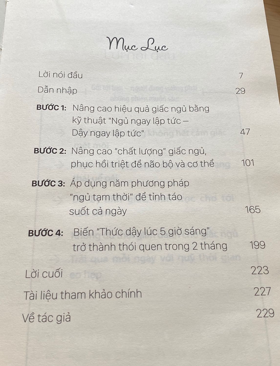 Mình mua hàng đợt thanh lý dọn kho nên mua được khá nhiều sách. hầu hết đều mới và chất lượng rất oke. tuy nhiên vẫn còn 1 số đầu sách bị nát và cũ dù biết sách cũ nên cũng k tránh khỏi. cám ơn tiki và bạn giao hàng bên tiki đã làm việc rất chuyên nghiệp 

Sách mỏng đẹp, in chất lượng, có dây chặn sách. Nội dung rất hay do bác sĩ thần kinh viết. Sách hướng đến cải thiện giấc ngủ, nâng cao chất lượng cuộc sống