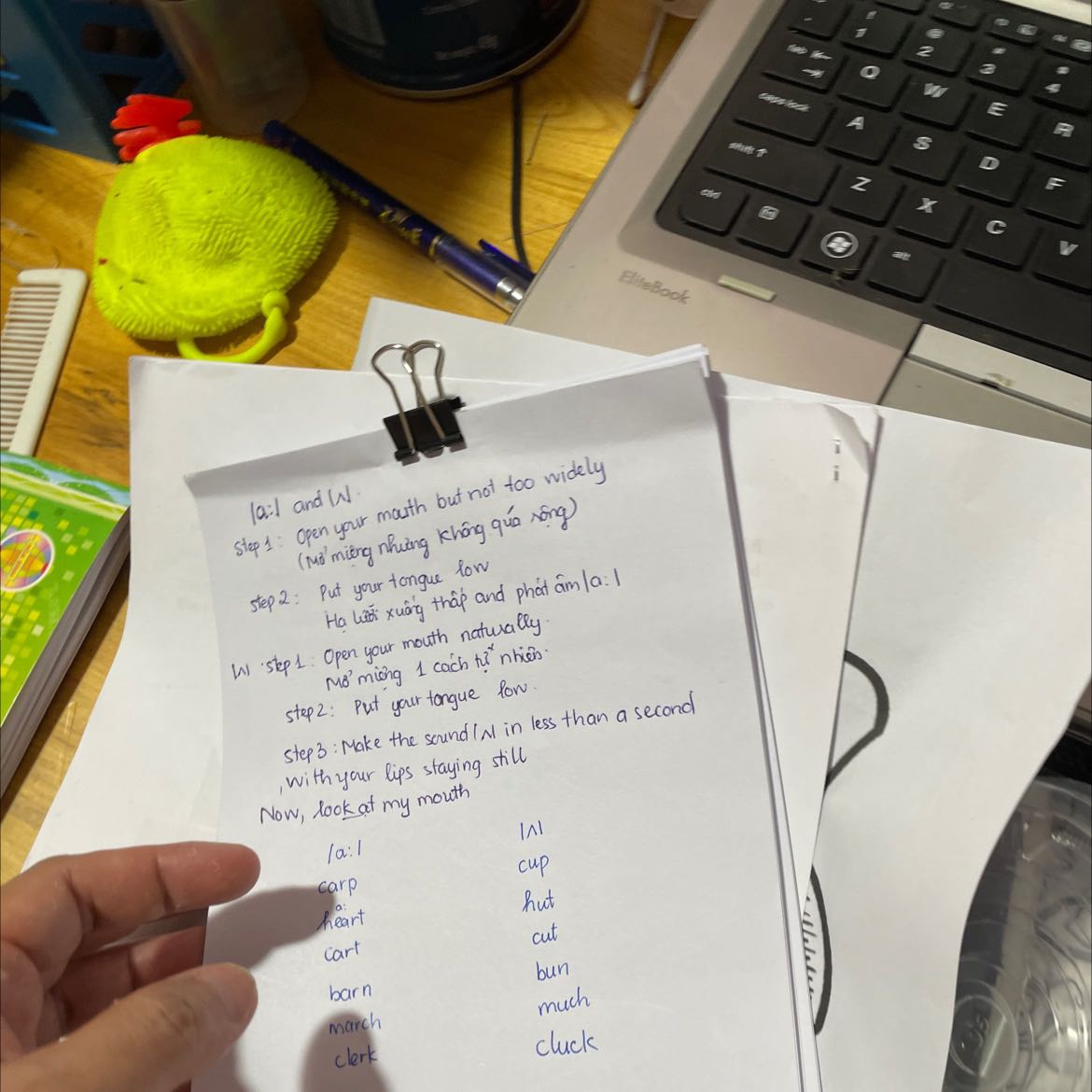 Giấy cung bi ranh 1 tí, mua rồi thi thôi danh giá 3 sao vây, *** ban ơ xa thi nên mua giấy ở quán cho nhanh thấy