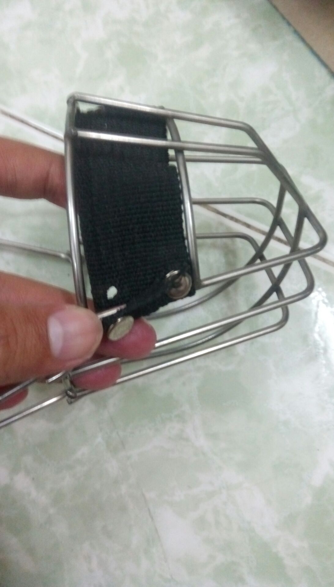 giao hàng cũ bụi bám, rỉ sét, phần dây còn bị đứt nữa. shop nên xem xét lại giao hàng cũ bụi bám, rỉ sét, phần dây còn bị đứt nữa. shop nên xem xét lại