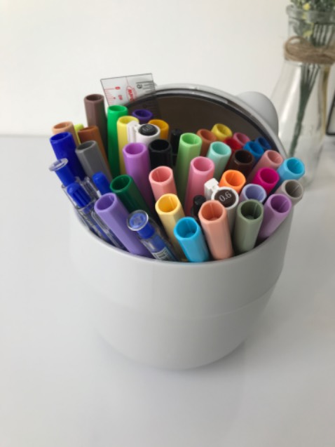 Mực tốt, không bị lem, lên màu đẹp, đóng gói kỹ, giao hàng nhanh, còn được tặng hình dán nữa. Rất hài lòng!