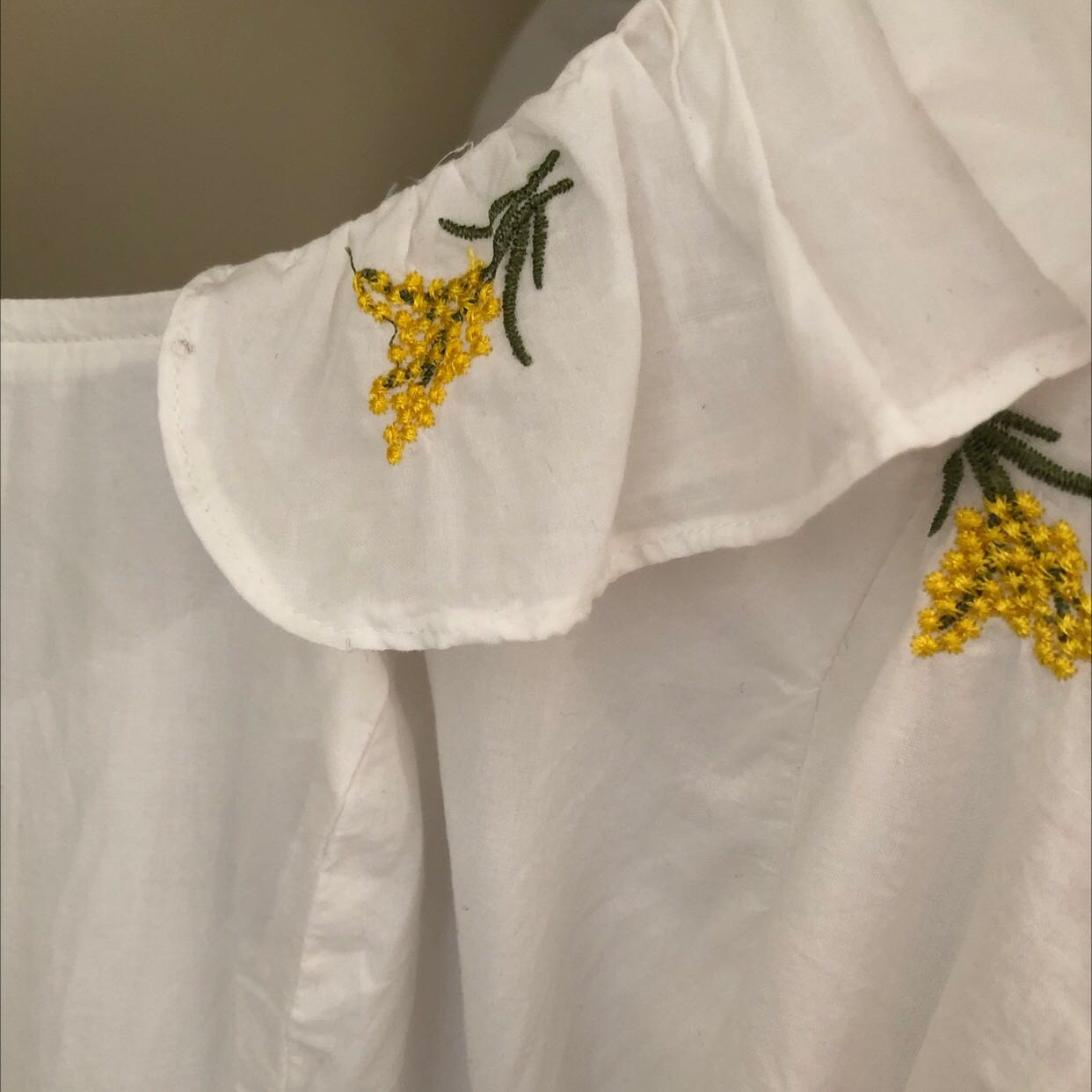 đọc review nghĩ không thẳng lắm mà hoá ra thẳng không ngờ, có bạn bị ố đồ lun làm mình mua cũng rén nma mình xài thì ok không ố gì, vừa thẳng vừa thơm!