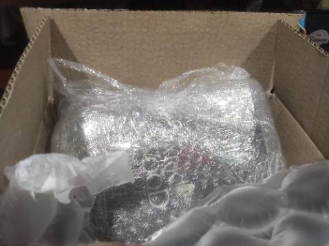 Đúng là sàn chuyên ship sách có khác, gói hàng level hủy diệt môi trường luôn. Đảm bảo tới tay không một vết xước.
Hộp cứng cáp, sách dịch dễ hiểu, bài trơn hơi mỏng tí, không có hộp đựng bài mà chỉ bao kiếng. Thiết nghĩ nên giá lên chút làm cái hộp đựng bài như bộ oracle kia thì hay hơn