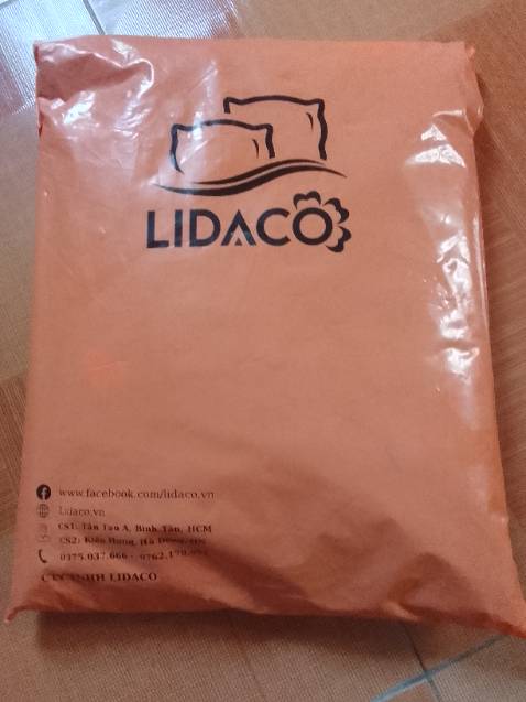 Chất vải mềm mịn, không hề sột soạt. Đẹp, mỗi tội không có chun cố định 4 góc