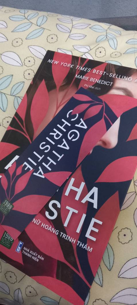 Sách kg có seal, có một lỗi nhỏ ở góc, có bm. Giấy đẹp, đúng hàng. Được giảm giá nên cũng ok