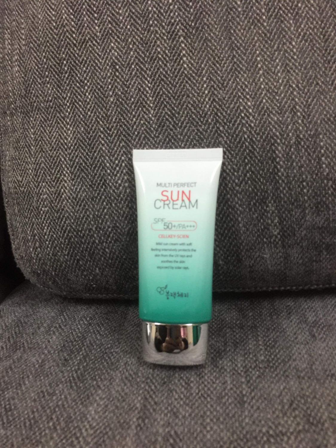 kem chống nắng đỉnh nhất mình từng dùng 😍 mãi mới tìm được chân ái, dùng tệp vào da mà ko hề khó chịu, rát da tí nào. nói chung rất là ưng sẽ ủng hộ shop tiếp