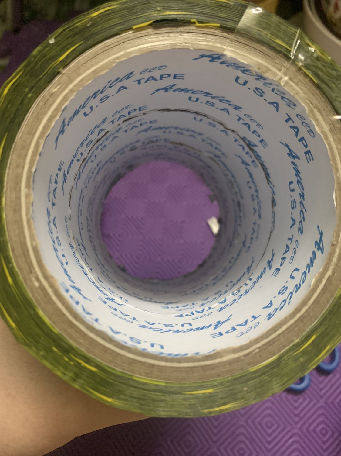 Băng keo dính tốt, giao hàng nhanh nữa. Có chữ hàng dễ vỡ rất tiện lợi luôn. Khỏi phải in giấy note tốn chi phí