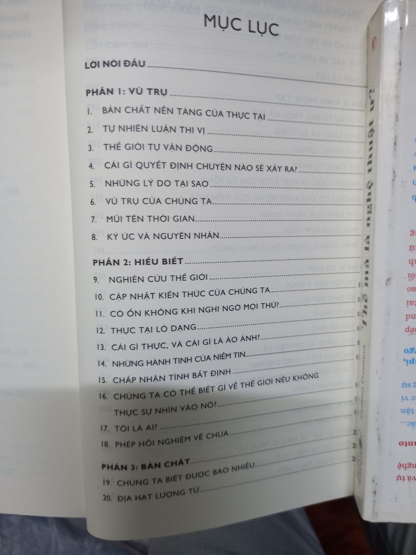 Sách còn mới nguyên.  Sean Carroll là tên lớn trong ngành  vật lý lý thuyết.  Sách trình bày hấp dẫn, gợi mở nhiều vấn đề để ta suy nghĩ. Rất nên mua để đọc.