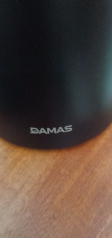 Phải nói là rất thích cách thiết kế cái bình này, miệng rót là không hề bị hơi làm nóng tay, tiếng kêu khi sôi cũng êm ru nhẹ nhàng. Đun nhanh thì khỏi nói, 2-3' là sôi cả bình nước đầy ụ, khi sôi nút sẽ kêu tách là đèn tắt. Độ chống bỏng rất tốt, nước sôi mà sờ thành ngoài ko thấy bị nóng. Hiện tại dùng vẫn rất tốt, dược bảo hành tận 12 tháng nên rất yên tâm