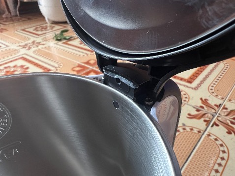 Giao hàng tuy nhanh nhưng sản phẩm đến tay người tiêu dùng lại bị vỡ và không còn nguyên vẹn. Hàng dễ vỡ nhưng lại đóng gói rất sơ sài. Yêu cầu trả hàng thì xử lý chậm. Chả hiểu Tiki làm ăn kiểu gì