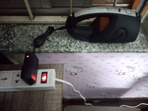 Mua xài cho oto, nhưng xài hút sàn gỗ, ghế sofa, giá sách quá tốt. Máy mạnh, hút sạch, vệ sinh dễ dàng. Có điều ko rõ các lá cản bụi bằng nhựa hay ko, nên ko rửa nước mà chỉ dùng bàn chải vệ sinh. Hi vọng sài bền bỉ! Shop giao hàng chỉn chu, hàng chính hãng.