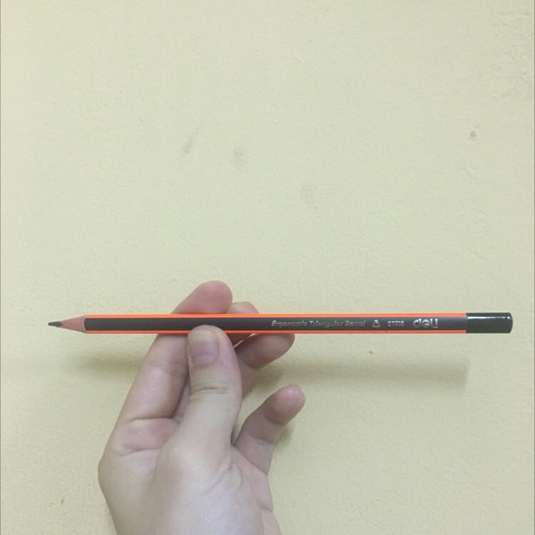 Bút chì nhỏ gọn, xài rất tốt. 
Giá lại rẻ hơn thị trường bên ngoài
Mọi người nên mua