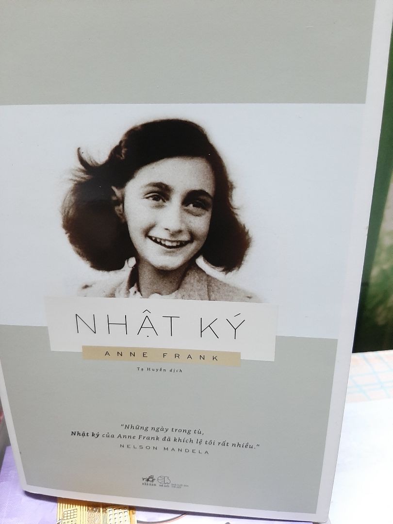 Sách như tấm gương cho con người  phải luôn cảnh giác chính mình: Cái ác luôn có mặt cùng với sự có mặt của loài người_ cùng với tình yêu.