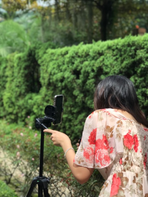 Sản phẩm đẹp, chắc chắn. Quên để ý là chân máy ko kèm remo. Nên mua thêm