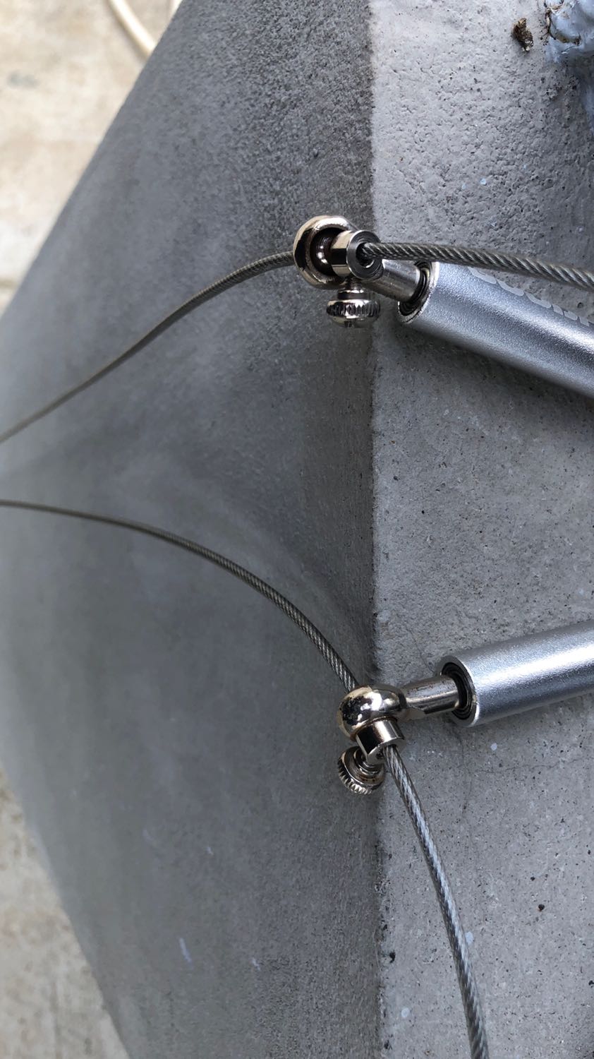 Nhận hàng và dùng được một thời gian rùi giờ mới cho sao 😁
phải nói chất lượng quá ngon, tay cầm kim loại cầm rất chắc chắn, dây lõi thép bọc nhựa rất bền và hỗ trợ lực trong lúc nhảy khá tốt. Nói chung giá cả tốt trong phân khúc.