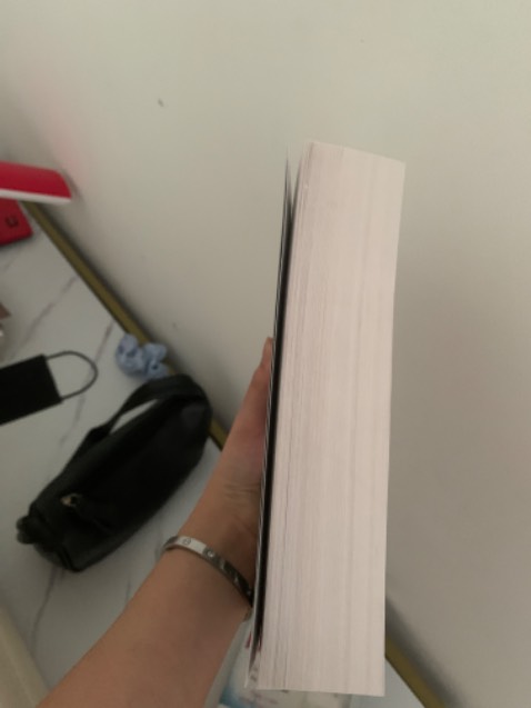 Sách khổ nhỏ hơn mình tưởng tượng. Bìa với gáy mỏng manh quá sợ bị rách ý. Chất lượng giấy cũng mỏng dính luôn. Nhưng đến tay mình k bị df quá nhiều là cũng hài lòng rồi ạ. Cảm ơn Fahasa sẽ tiếp tục ủng hộ Sách khổ nhỏ hơn mình tưởng tượng. Bìa với gáy mỏng manh quá sợ bị rách ý. Chất lượng giấy cũng mỏng dính luôn. Nhưng đến tay mình k bị df quá nhiều là cũng hài lòng rồi ạ. Cảm ơn Fahasa sẽ tiếp tục ủng hộ