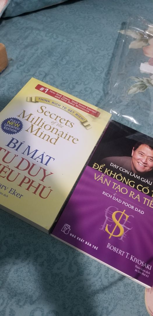 ghi quảng cáo là combo 4 quyển sách nên đặt mua. giao có 2 quyển.có nhầm lẫn j hay cố  tình như dậy????