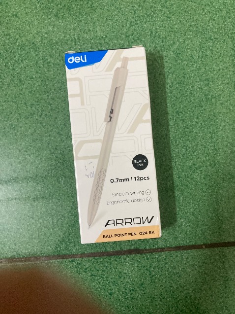 Sản phẩm giao về rất khác nhưng vì loại bút này viết khá ổn nên cho 2 sao