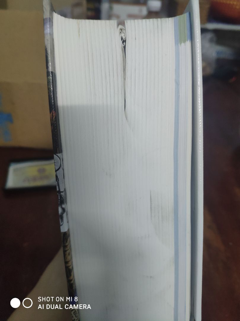 Bình thường sách chuyên ngành mình sẽ mua ở Fahasa, nhưng đợt này vì nhiều lí do nên mình đành chọn tiki, trước quyển này mình đã đổi sách một lần, vì tình trạng quyển trước mình nhận được cực kì nhếch nhác. Và đây là tình trạng quyển sách mà tiki đổi lại cho mình đợt mới
Không biết khâu tikicare có làm việc kĩ càng với bên kho hoặc tiki coi thường phản hồi của khách hàng chăng? Để đến lần đổi lại này sách còn tệ hơn đợt trước. Tốn thời gian và tiền bạc của khách hàng để rồi nhận được quyển sách trong tình trạng như dưới này