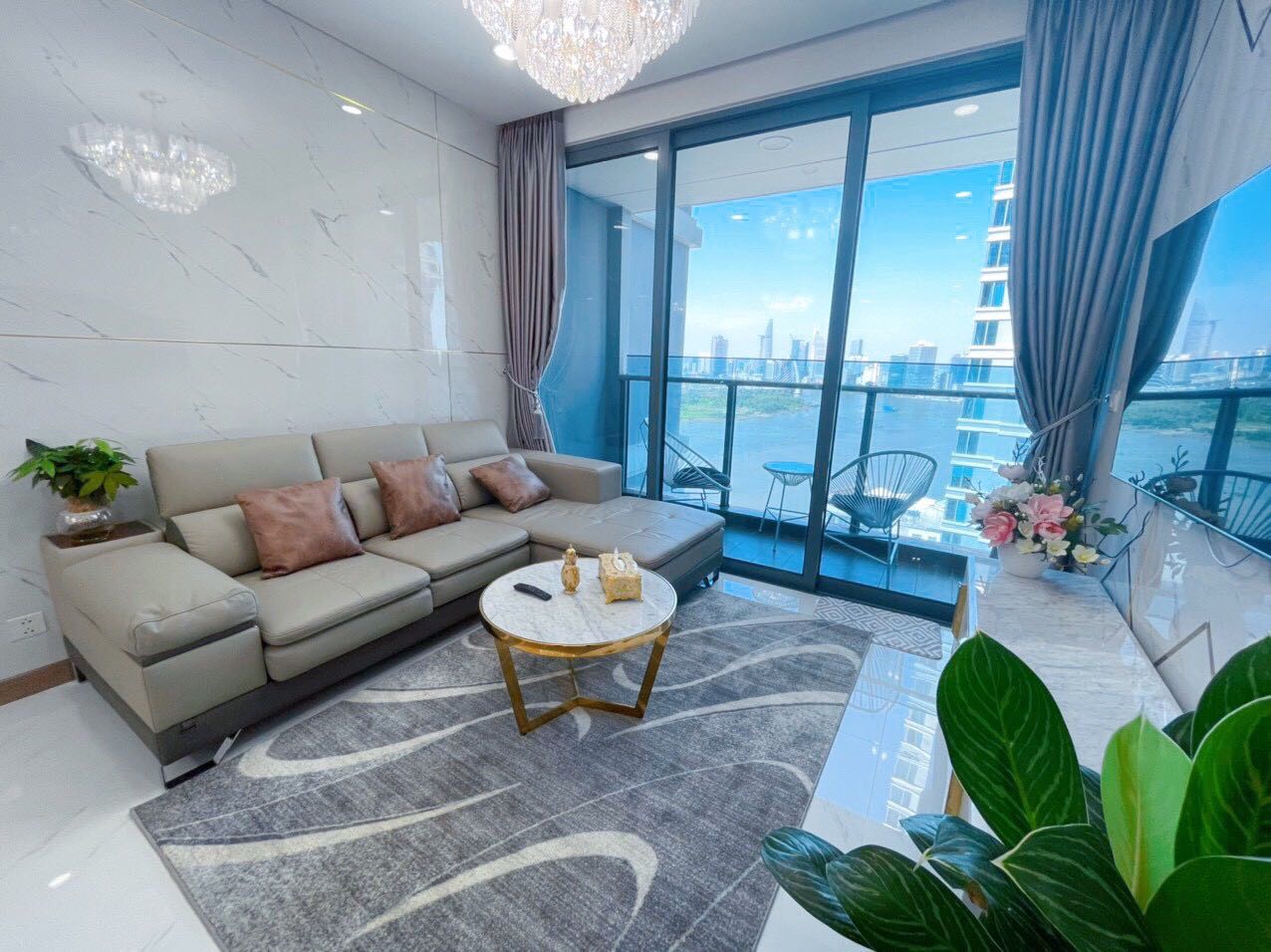 shop cho hỏi thảm treo tường có tặng kèm mấy cây đinh dùng như thế nào ạ?