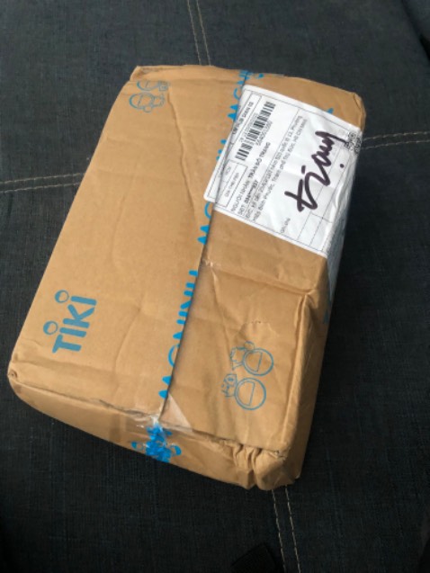 Shop nên bao sách lại bằng túi chống sốc thì sẽ bảo vệ tốt hơn với cả một phần bên giao hàng. Không hài lòng lắm về lần này ( làm móp méo đơn hàng ). Cho mình đổi được không ạ