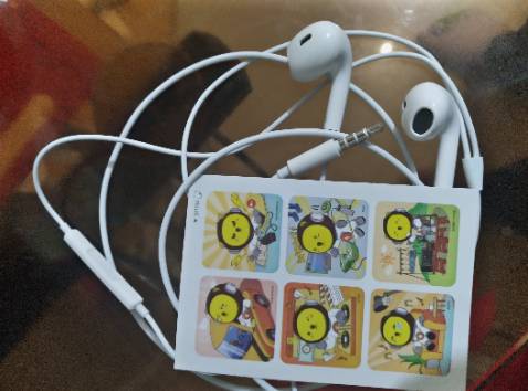 Shop giao nhanh, tai nghe chắc chắn đó, âm thanh quá ok, shop có tặng sticker nữa mãi iuu Shop giao nhanh, tai nghe chắc chắn đó, âm thanh quá ok, shop có tặng sticker nữa mãi iuu