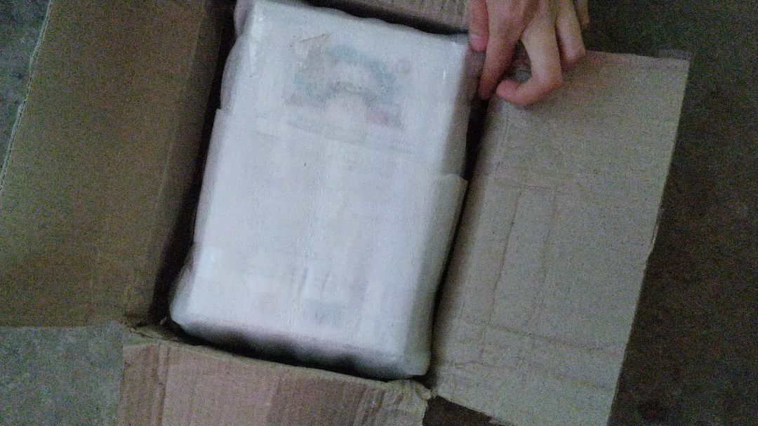 mua sale lúc 27k khá oke. sách dày
do vận chuyển từ Hà Nội vào nam nên xa và bị gãy 1 góc. mặc dù shop gói kỹ hơn tiki. cũng hơi buồn nhưng biết làm sao được. nếu từ TPHCM chắc không bị như vậy