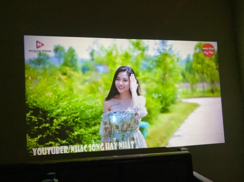 Hình ảnh khá tốt. Nhưng phải tắt điện có điện thì hơi mờ. Âm thanh cũng lớn.  Ko pit bền ko