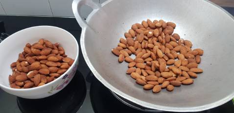 Bao vì không han sử dụng - hạt mềm và không có vi thơm, vị béo. Rang lại muốn cháy hạt luôn mà vẫn k thể cứng được. Tiki giao hàng đúng thời gian.