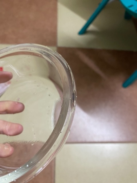 Hàng mẫu mã đẹp. Hơi mỏng. Có một hộp bị mẻ nhưng shop gửi lại hộp khác và phải chịu phí ship