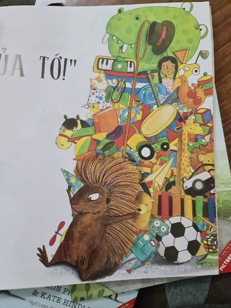 Sách được ship bù lại sau khi shop nhầm đơn. Bù lại cuốn sách rất dễ thương và câu truyện cũng rất hay.