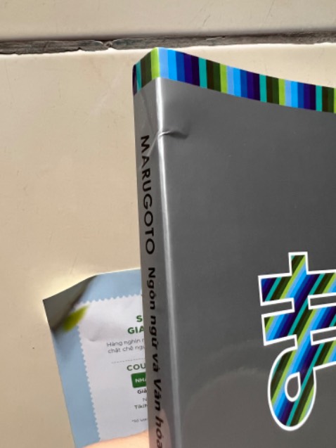 Ngoài việc giao hàng làm bị thương em sách thì phải nói là sách này siêu đẹp. Màu bìa siêu thích luôn. Nội dung thì mình chưa học tới. Mua giảm 41% so với giá bìa. Giao hàng nhanh. Hài lòng!