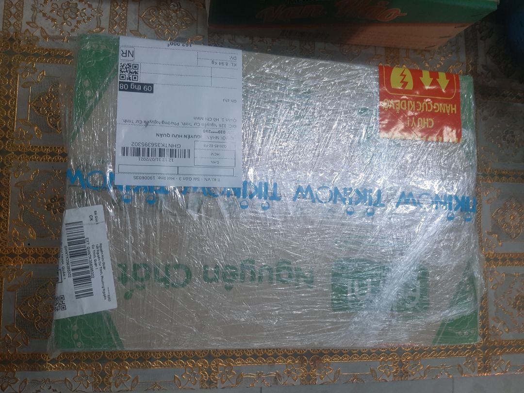 sản phẩm fami thì khỏi chê, chưa tới ngày giao mà giao chi, rồi thuê bên ahamove giao để rồi hư hàng chay ướt hết cả thùng, cũng may chỉ chảy 1 bịt sữa.