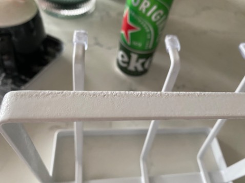 Nước Sơn lỗi, bị sùi lên nhìn rất xấu.