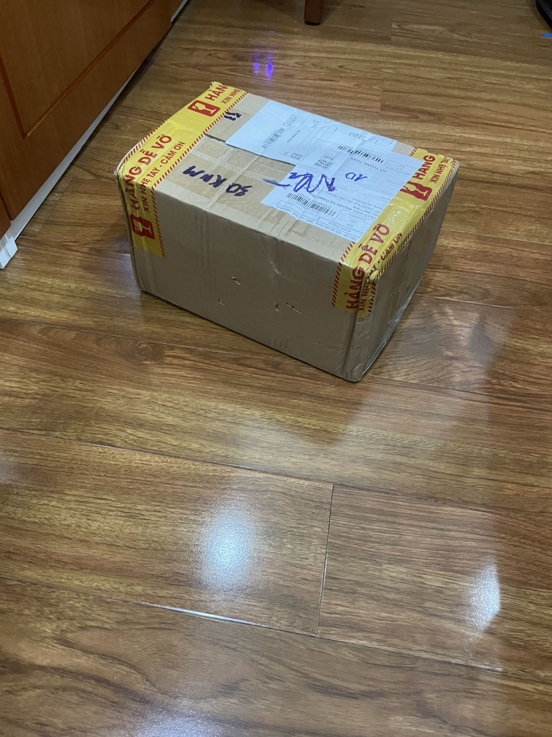 Đóng gói chắc chắn, mà dịch nên lâu quá mới giao, chờ mòn mỏi, đã xài nhiều lần, thấy ổn, có bớt mụn, hi vọng sẽ hết hẳn thì đỡ hơn