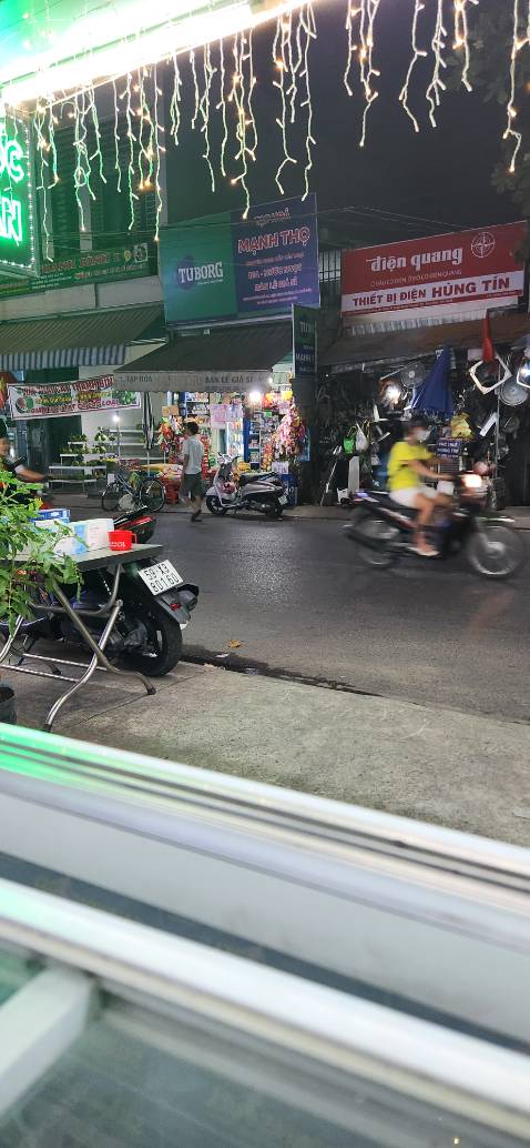 Ánh sáng tốt. Dễ sử dụng. Chắc chắn . Sạc nhanh phết