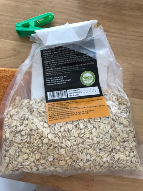 Sản phẩm chỉ là hàng được sang chiết từ bao lớn, đóng gói chung khá thủ công, bao bì, nhãn mác chung không được chuyên nghiệp lắm. Chất lượng hạt yến mạch thì thấy không có gì khác