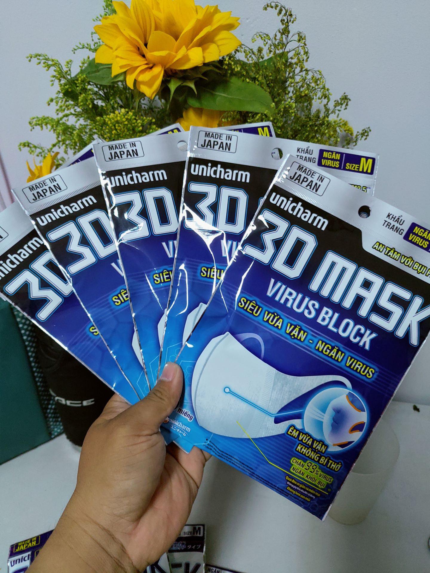 m ko ngờ là tiki tốt đến vậy. đang lúc dịch corona hầu như toàn bộ các gian hàng đều ko bán mà tiki lại mở bán để phục vụ khách hàng. rất cám ơn tiki. sản phẩm rất đẹp, ôm sát và mịn màng.
