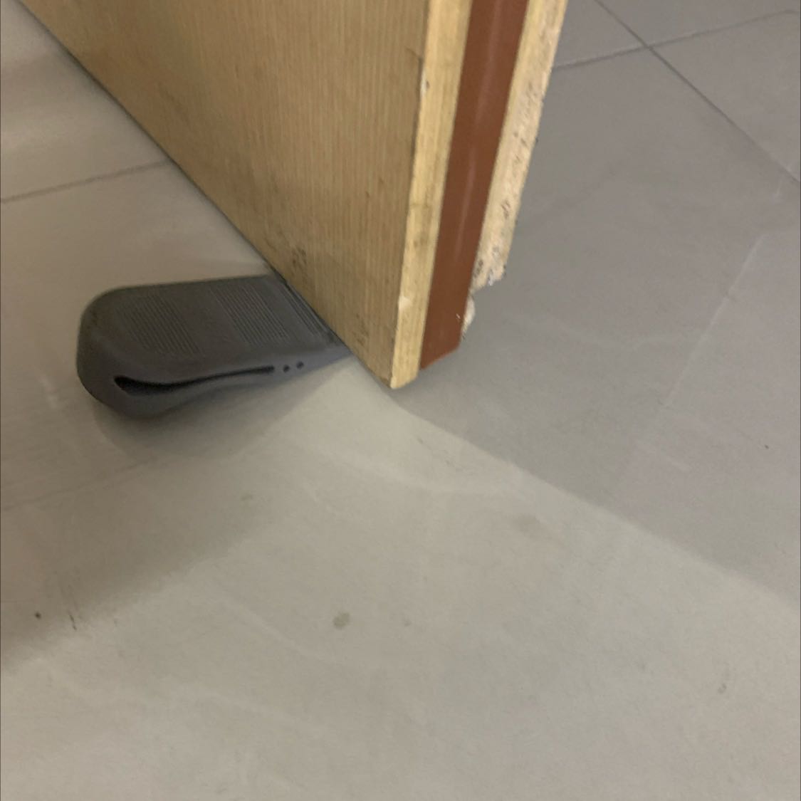 Thiết kế đẹp, màu sắc bắt mắt. Chất lượng tốt, giao hàng đúng hẹn. Đóng gói cẩn thận.