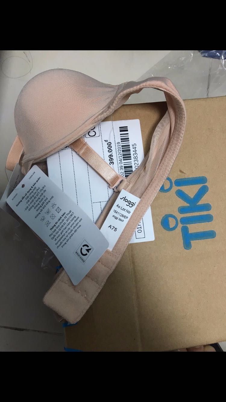 Đăng 1 kiểu, giao 1 kiểu.... lại là mua giúp... quá phiền phức... nếu trước khi giao sp hết rồi thì báo khách hàng luôn chứ đừng giao như thế. Cũng đề nghị Tiki những nhà cung cấp như thế Tiki cần lưu ý hơn. Đặt size 80A của Triump giao thì 75B của hãng này...