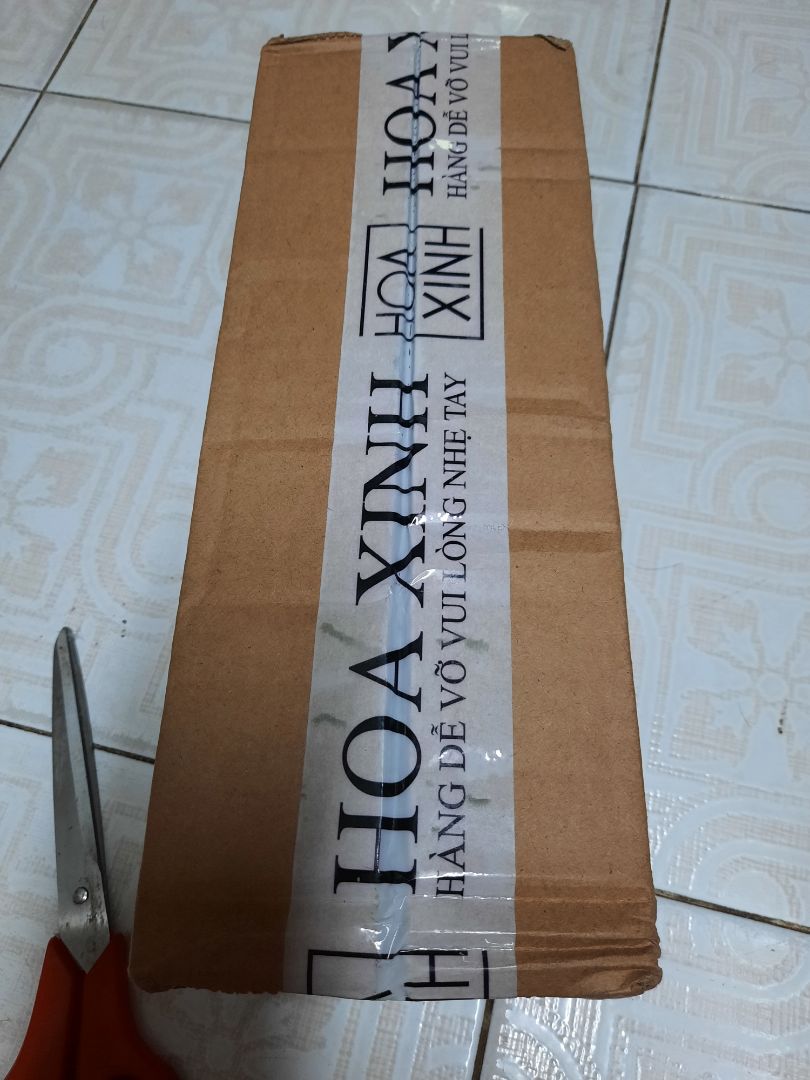 Mùi black cherry này tỏa hương ko nhiều, kiểu mùi hương hoa tươi mới. Chai miểng chắc chắn 500ml dùng dc 3 tháng. Đợt trước mua chai 100ml mùi daily laundry mùi kiểu quần áo mới giặt sạch xong í, thơm tho mát mẻ, lại tỏa hương mạnh nữa, chưa kể shop còn tặng thêm sample. Đợt này mạnh dạng đặt chai 500ml to ụ lại chả dc gì :(