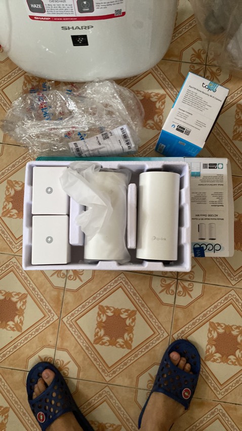 giao hàng nhanh. cài cắm dễ, dùng trên app nên dễ dùng. phát wifi xa và mạnh. mình để tầng trên tầng dưới thì tầng dưới bằng 60% tốc động mạng tầng trên. máy hơi nóng. nên kê cao để mát. ngoài ra nên để chỗ cố định để k bị đổ giao hàng nhanh. cài cắm dễ, dùng trên app nên dễ dùng. phát wifi xa và mạnh. mình để tầng trên tầng dưới thì tầng dưới bằng 60% tốc động mạng tầng trên. máy hơi nóng. nên kê cao để mát. ngoài ra nên để chỗ cố định để k bị đổ