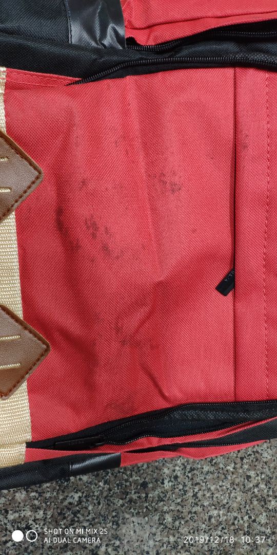 hàng bị dơ như hình chụp, không hài lòng phần này còn đóng gói và thời gian ship thì tốt